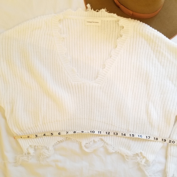 ☁️ Goodnight Macaroon Loose Edges Crop Sweater - Picture 6 of 7